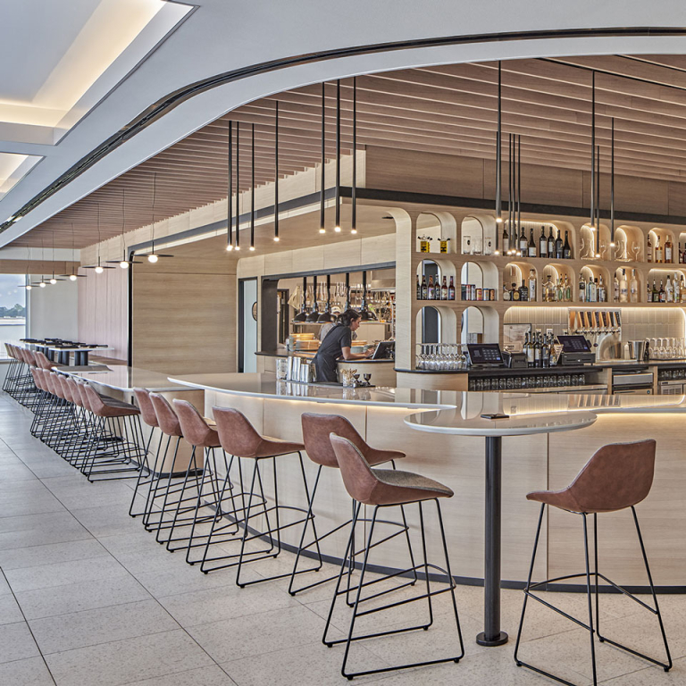 Minimalism and comfort: Vibia lights up a restaurant with view of Florida